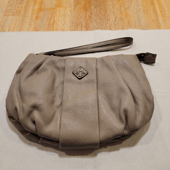 👛EUC~ VERA WANG WRISTLET CLUTCH - Picture 1 of 12